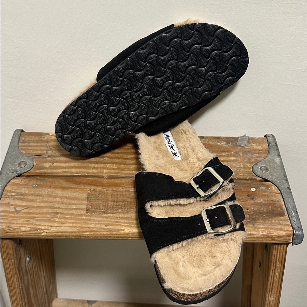 Alexis Bendel Cozy Faux Fur Slippers Black Tan Buckle Slide Size 7 Like New - Picture 3 of 4